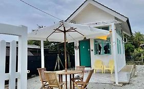 Sea Kecil Tiny House Near Jetty Of Kuala Besut
